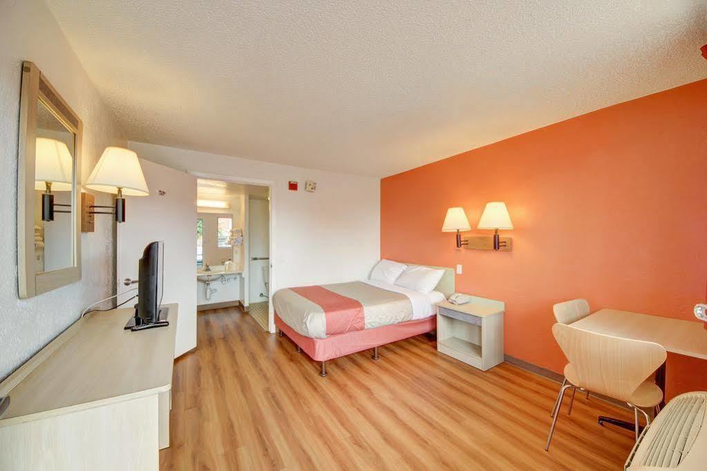Red Roof Inn San Antonio Northeast - Rittiman Rd Экстерьер фото