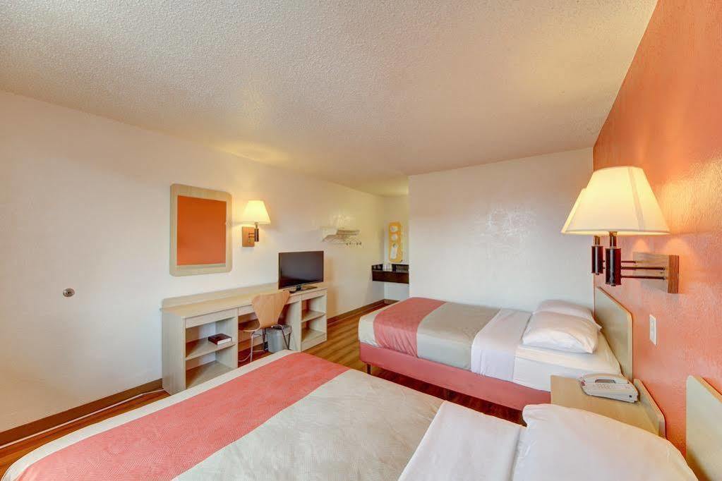 Red Roof Inn San Antonio Northeast - Rittiman Rd Экстерьер фото