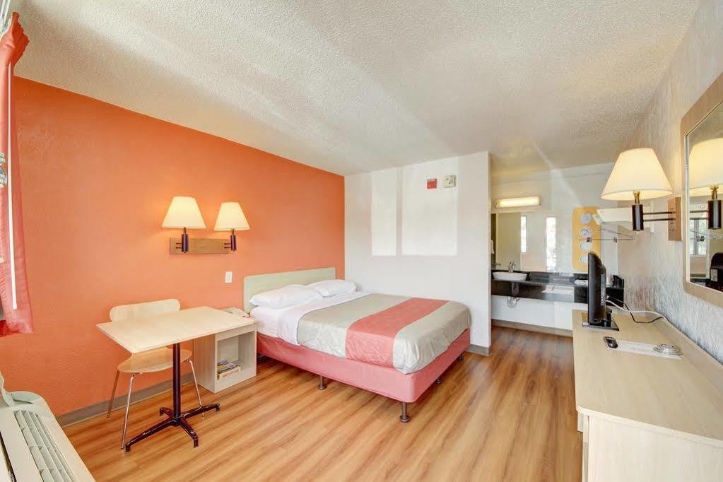 Red Roof Inn San Antonio Northeast - Rittiman Rd Экстерьер фото